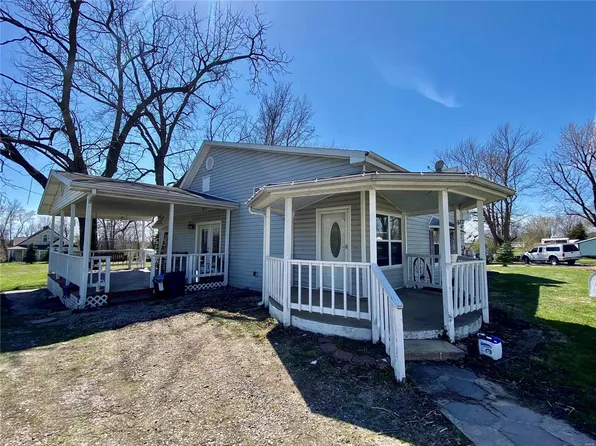 611 E Maple St, Wellsville, MO 63384