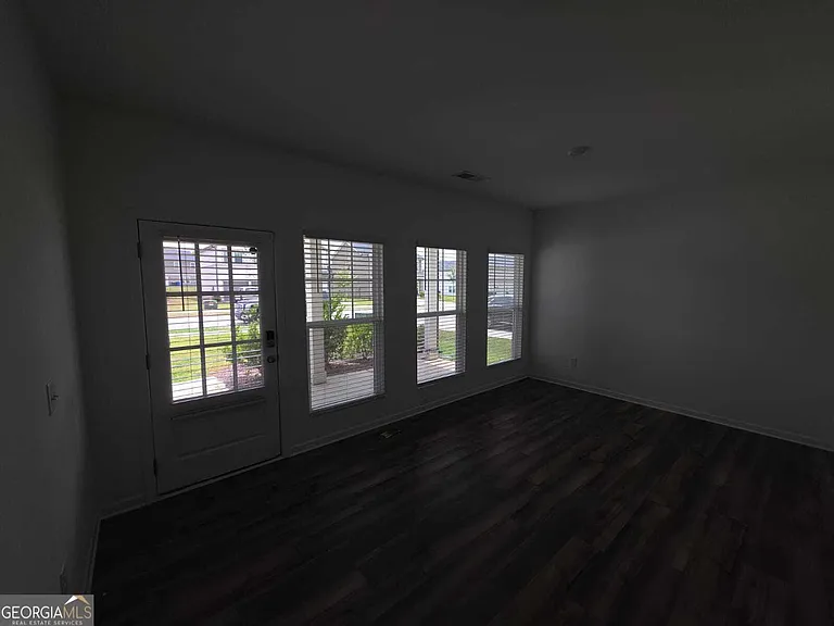 2048 Boxwood Cir — Photo 4