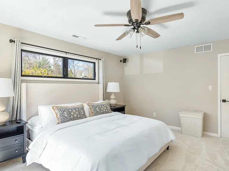 37 Bay Woods Dr — Photo 16