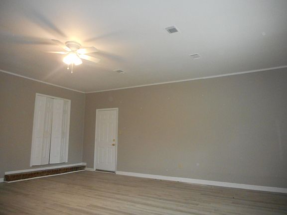 3rd image of 3739 Woodcock Dr