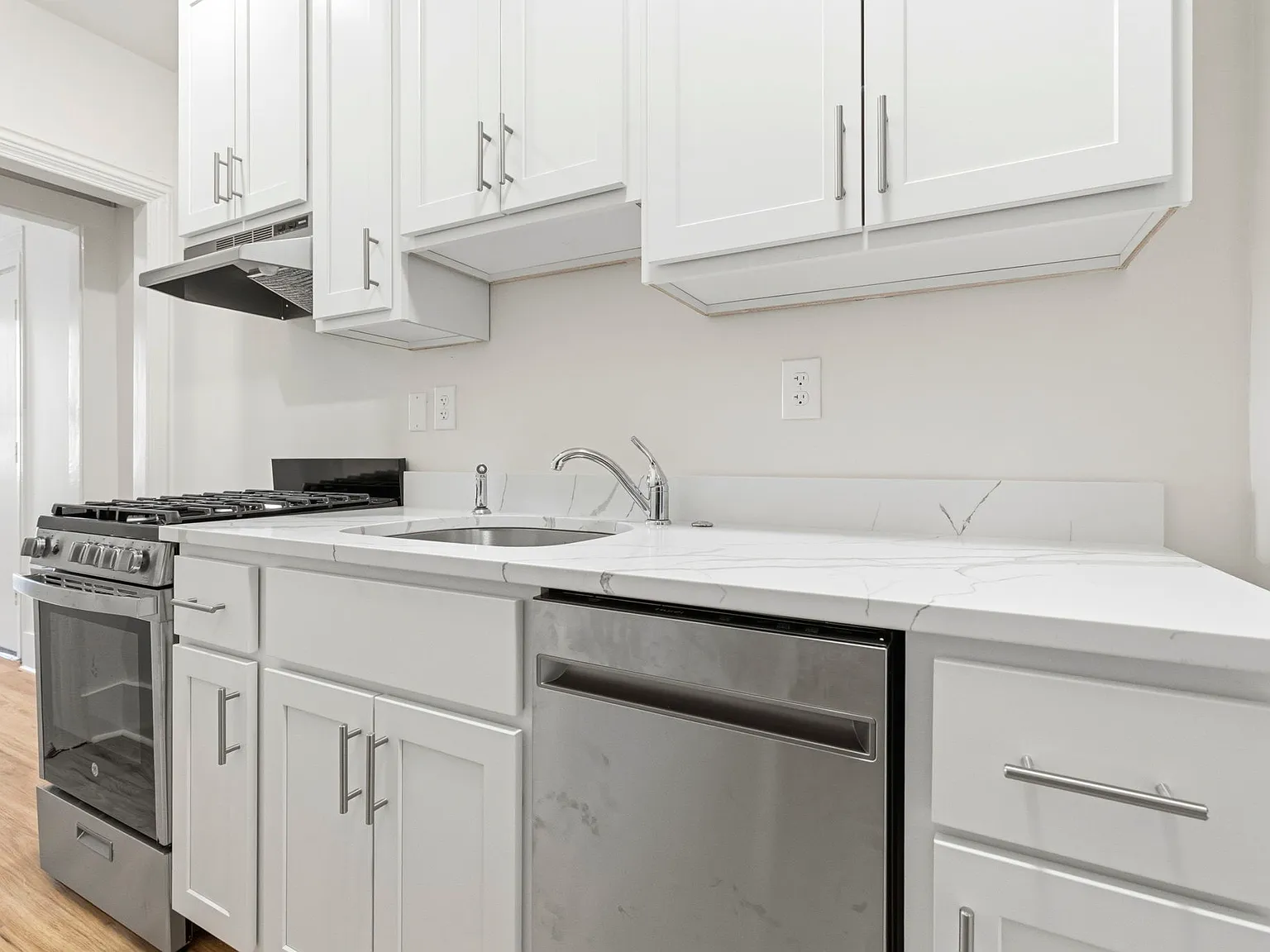Studio, 300 sqft, $2,500 — Photo 1