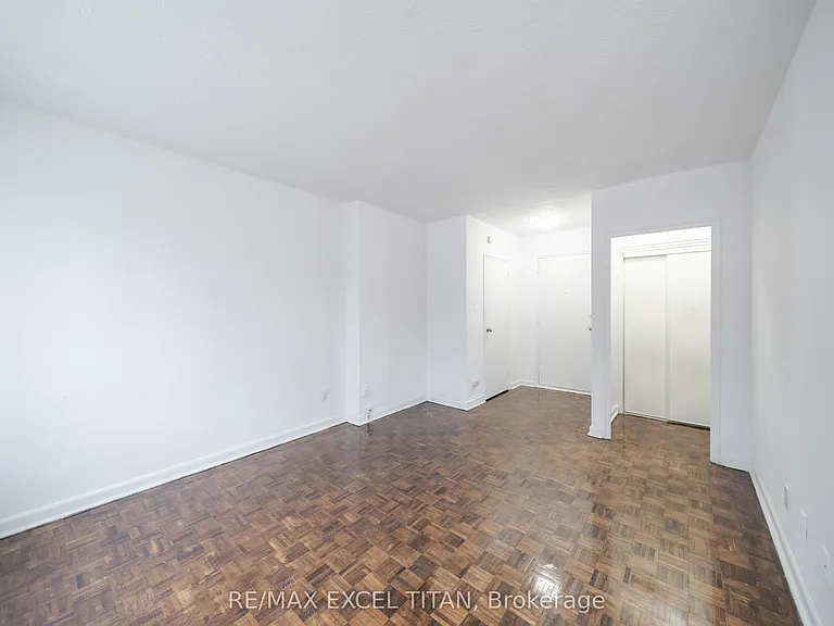 2895 Bathurst St #108 — Photo 4