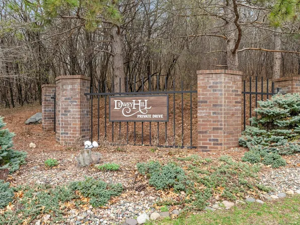 5501 Dewey Hill Rd APT 221, Edina, MN 55439