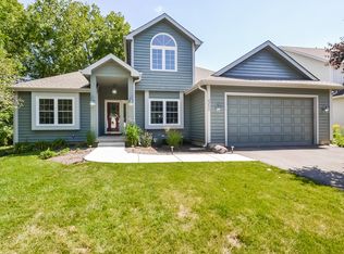 4250 Fieldstone Dr, Gurnee, IL 60031