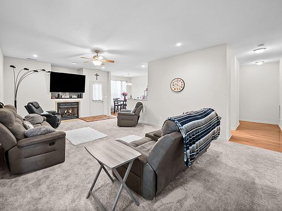 4th image of 394 Irish Cir