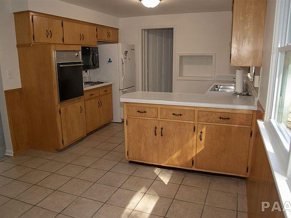 4th image of 2906 W Greenbrier Ln