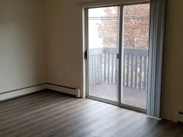 195 Perkins Cres — Photo 8