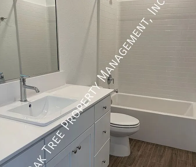 1940 N Preuss Ave — Photo 7