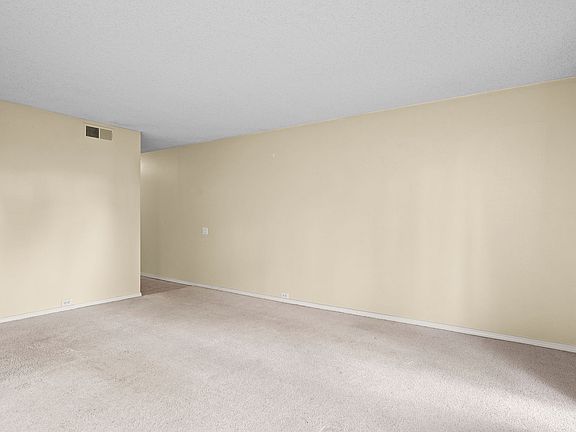 5th image of 700 Woodside Ln E Unit 2