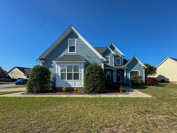 5905 Gentleman Dr, Hope Mills, NC 28348