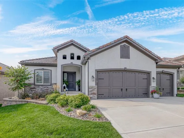 2101 NW Ashurst Dr, Lees Summit, MO 64081