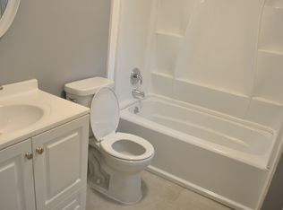 425 Head Of The Neck Rd, Bellport, NY 11713