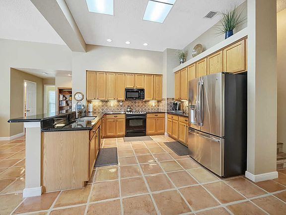 5th image of 15762 Glen Willow Ln
