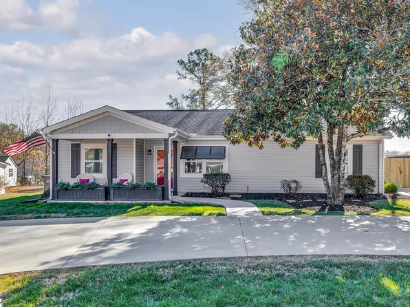 10 Paris View Dr, Travelers Rest, SC 29690