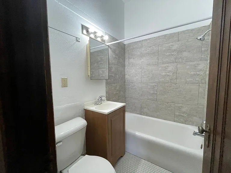 1604 E Kane Pl — Photo 6