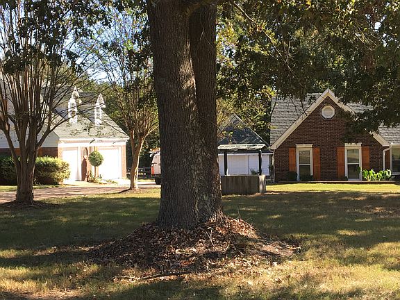 Showing house/3 car garage