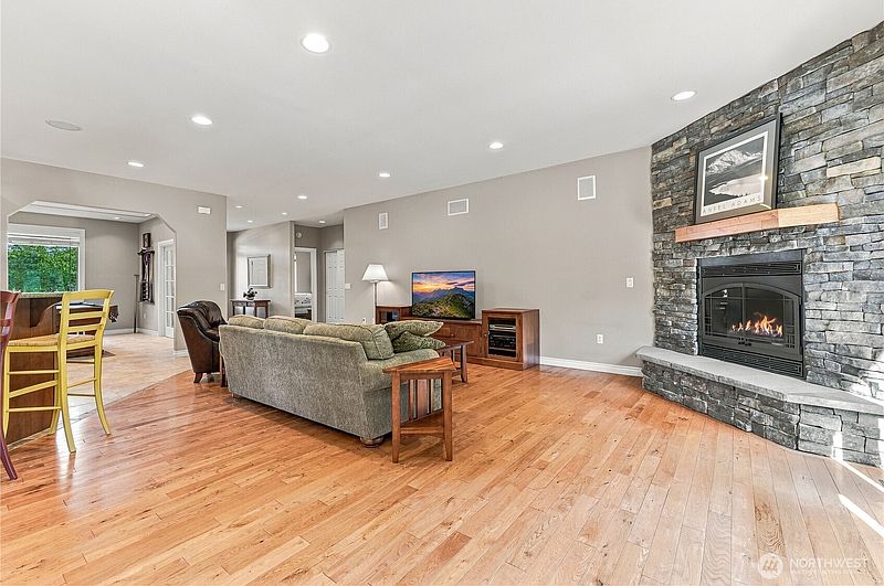 5th image of 609 NE 19th Street