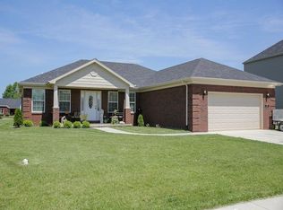 300 Merlot Ct, Vine Grove, KY 40175