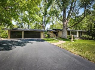 6050 Duluth Ln, Golden Valley, MN 55422