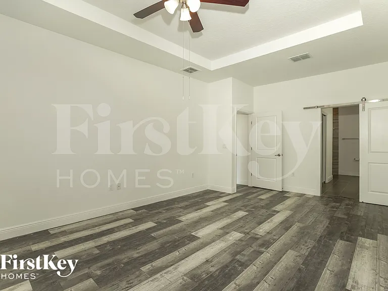 301 Cimarron Ct — Photo 8