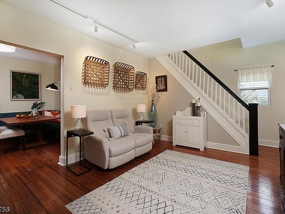 4th image of 44 Saint John Pl