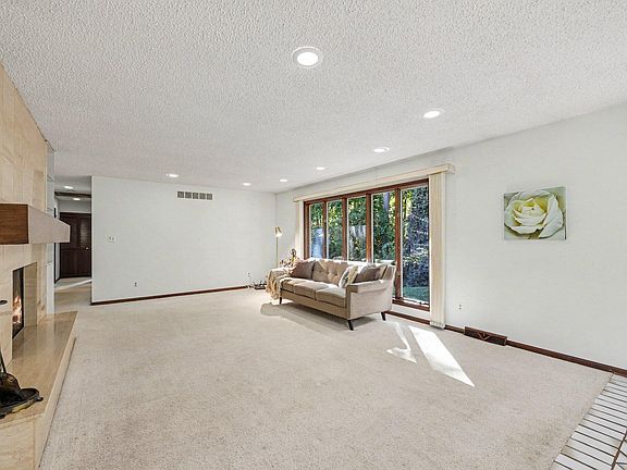 4th image of 24635 Power Rd