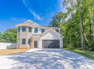 9818 Hood Rd, Charlotte, NC 28215