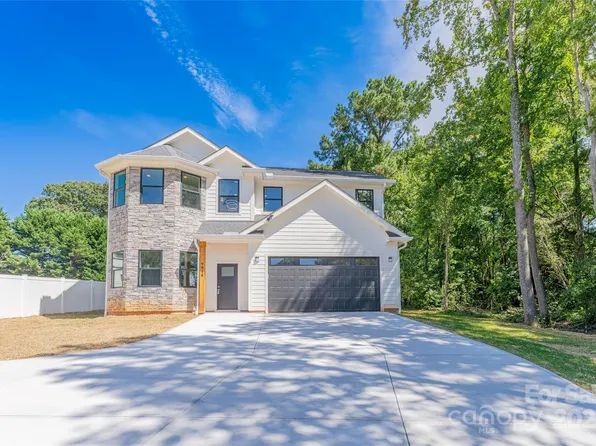 9818 Hood Rd, Charlotte, NC 28215