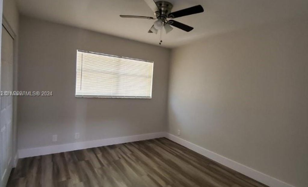 450 SW 2nd St #518, photo 2