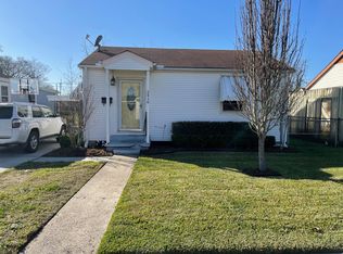2416 Fenelon St, Chalmette, LA 70043