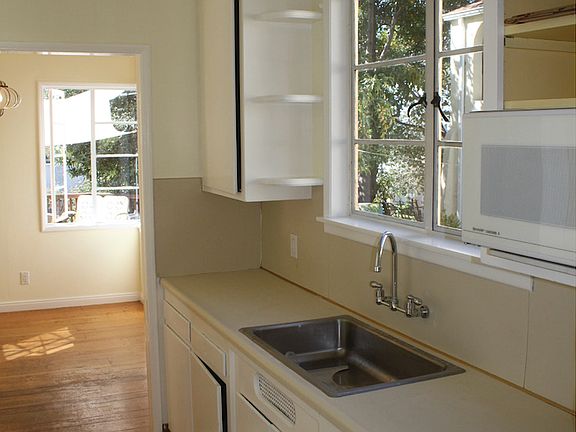 5th image of 6148 Laird Ave