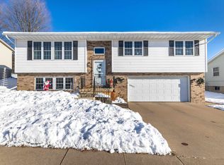 3831 Cora Dr, Dubuque, IA 52002