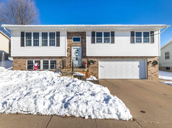 3831 Cora Dr, Dubuque, IA 52002