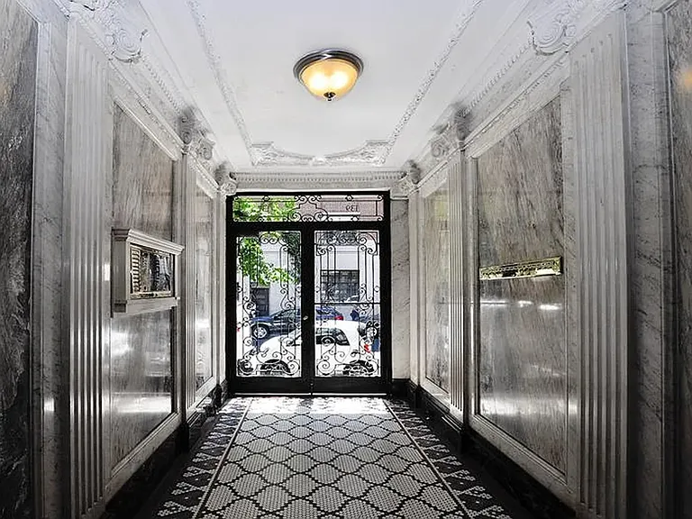149 W 12th St #4-1 — Photo 15