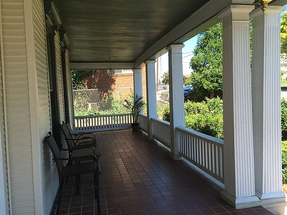 2nd image of 207 Mountain Ave SW Ste 1