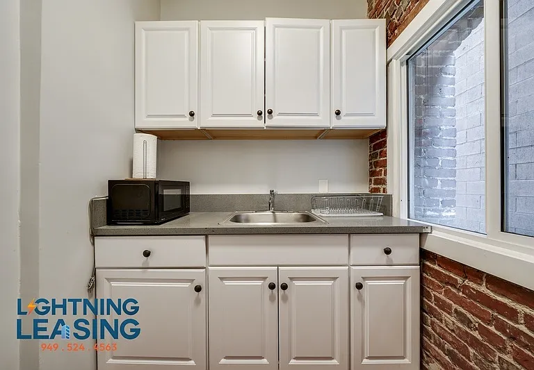 1420 S Flower St #7 — Photo 2