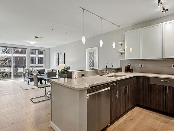 3rd image of 3104 Western Avenue #307