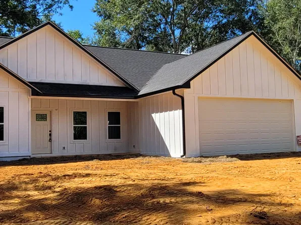500 Lily Cir, Richton, MS 39476