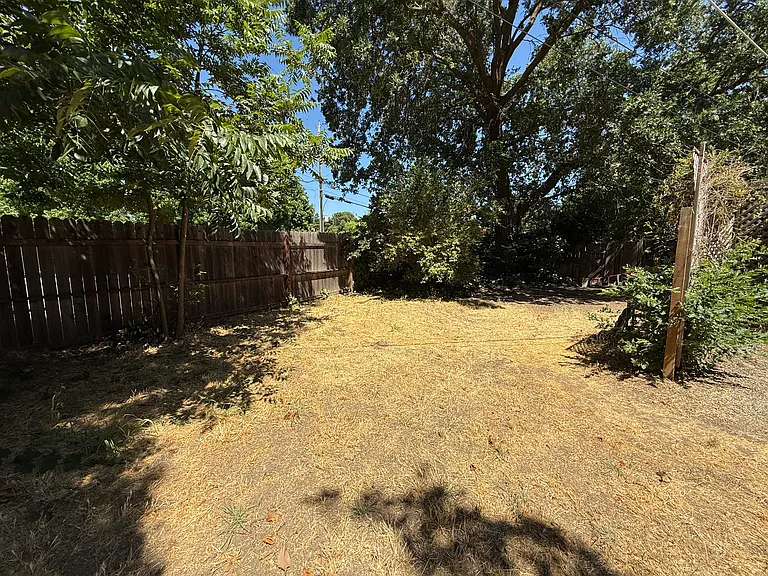 1547 Gregory Way — Photo 24