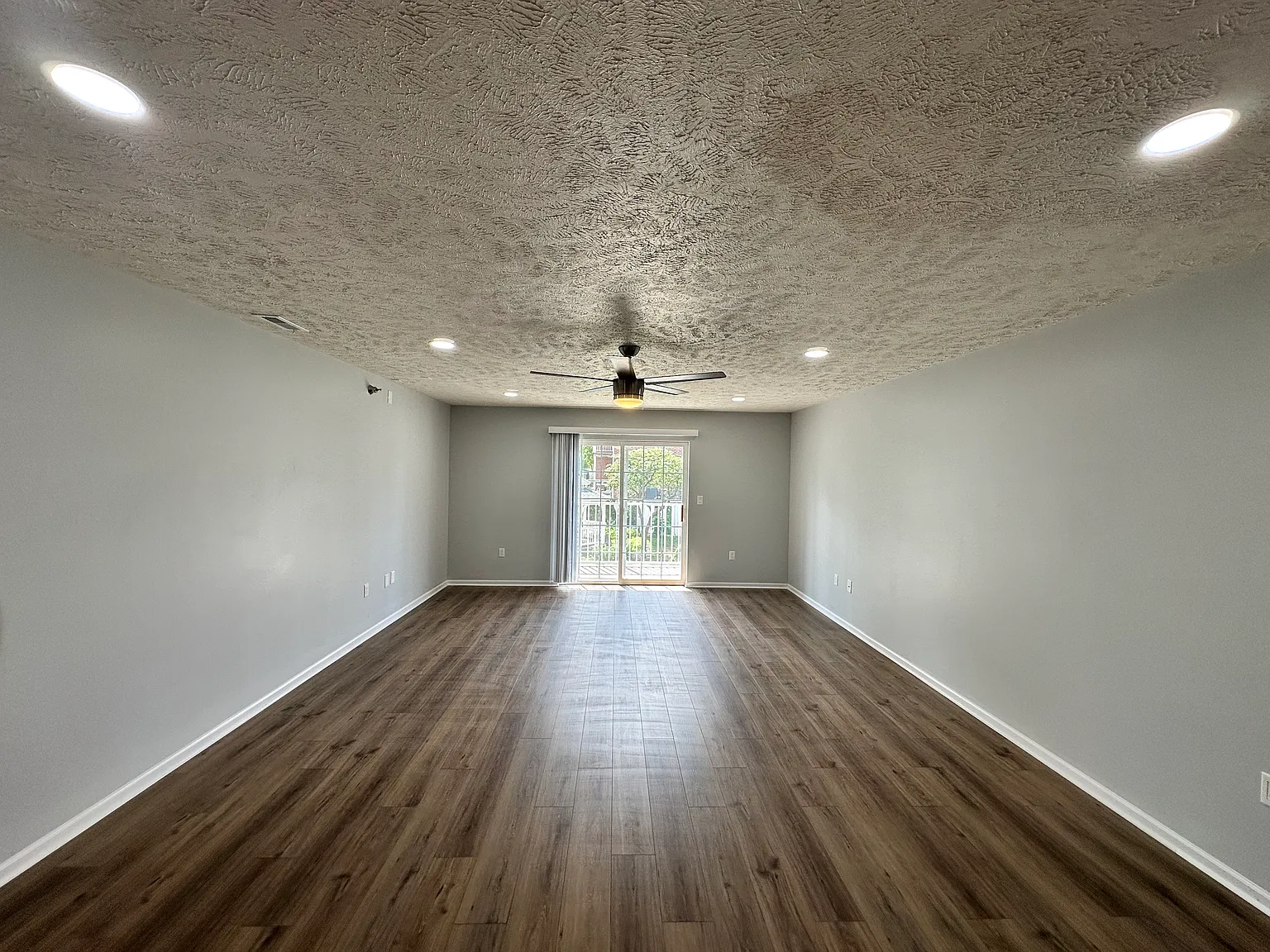 3 bed, $2,100 — Photo 3