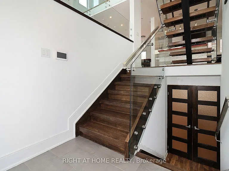 2 Chalet Rd — Photo 2