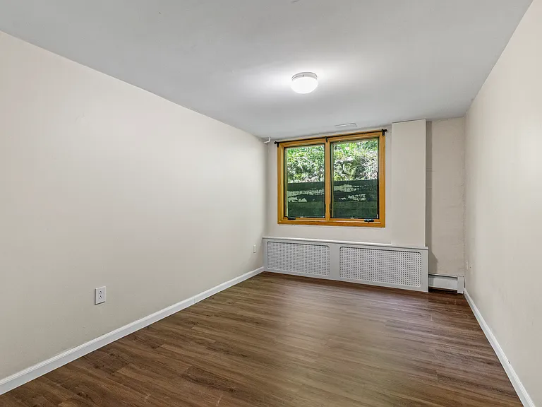 2355 Shepard Ave — Photo 22