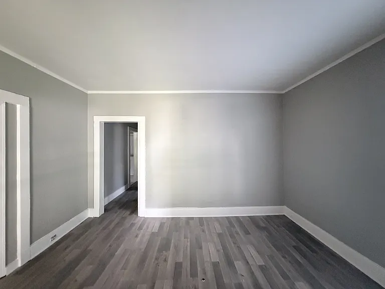 1585 Humber St — Photo 7