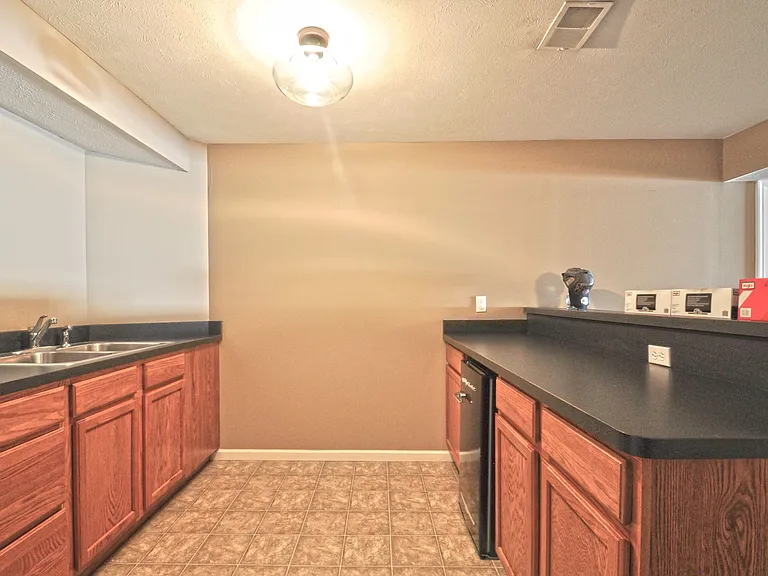6021 Cottage Cir — Photo 30