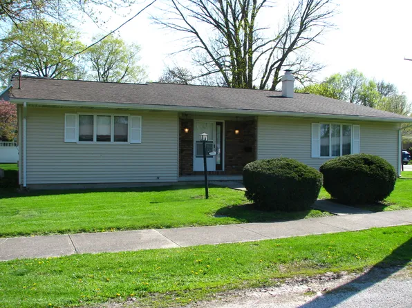 801 E Daggy St, Tuscola, IL 61953