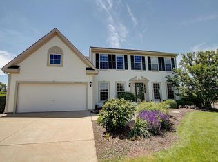 N64W13789 Cobblestone Dr, Menomonee Falls, WI 53051