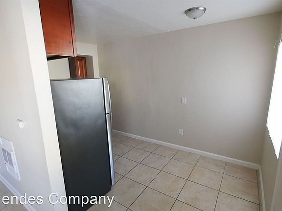 4th image of 915 N Avenue Unit #A