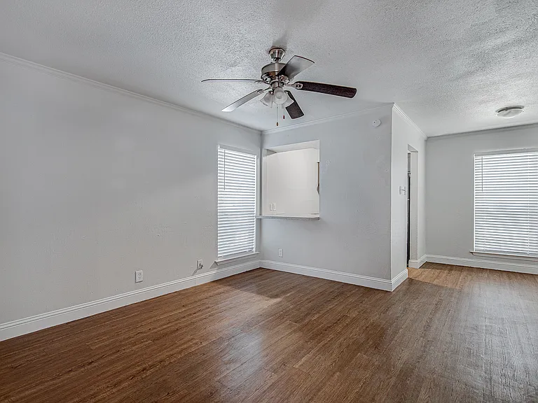 304 E Mitchell St — Photo 6