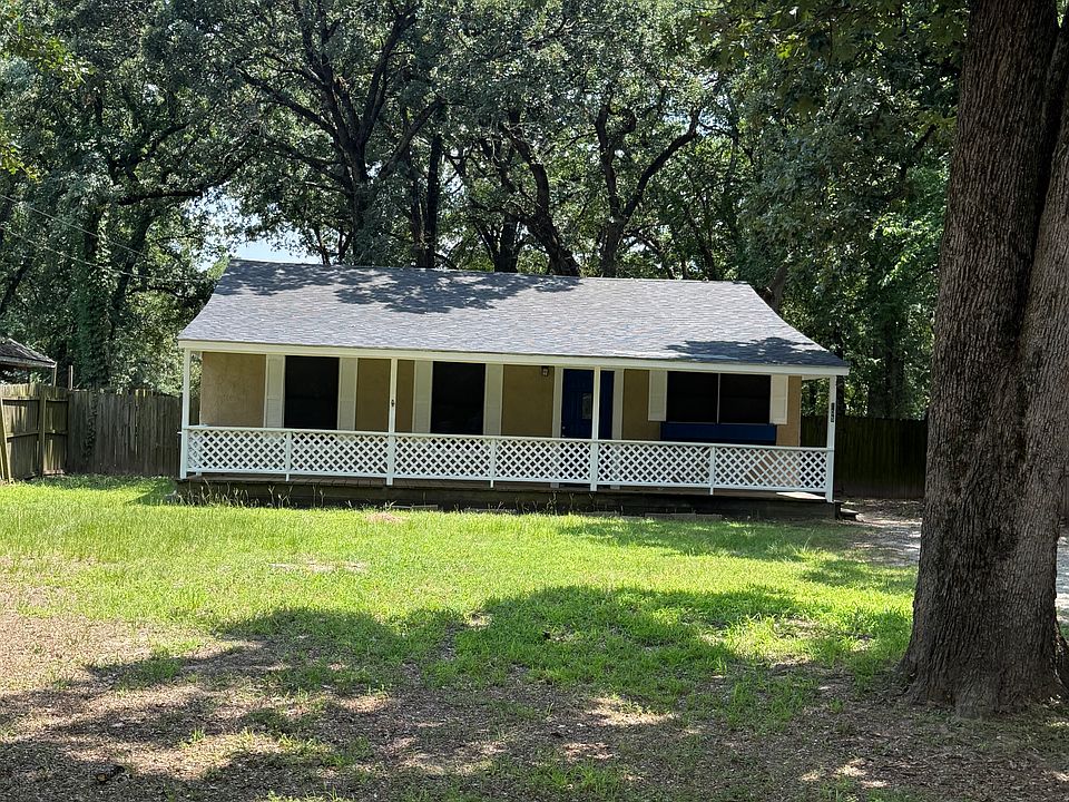 1st image of 105 Memorial Dr