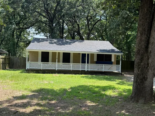 105 Memorial Dr, Mabank, TX 75156